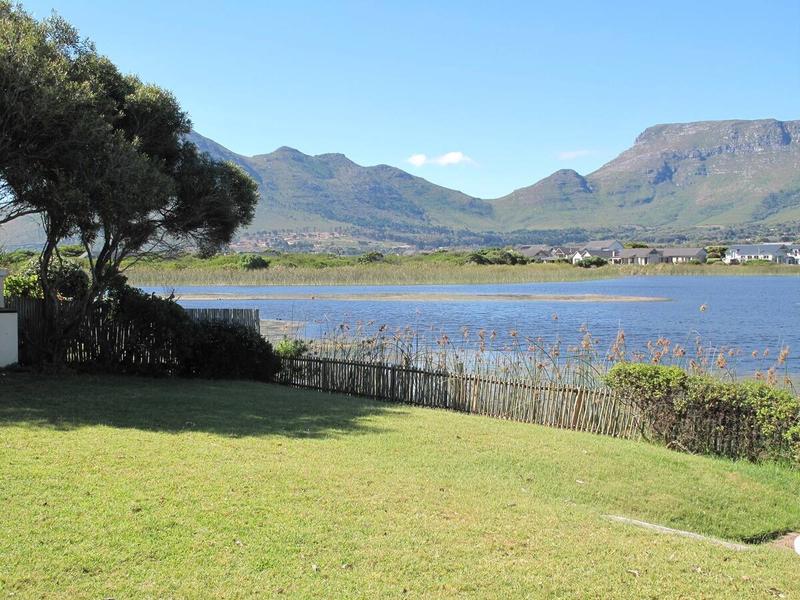To Let 3 Bedroom Property for Rent in Lake Michelle Western Cape